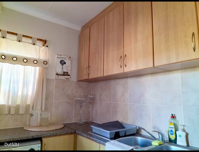 4 BEDROOM HOUSE FOR SALE IN FRAAIUITSIG